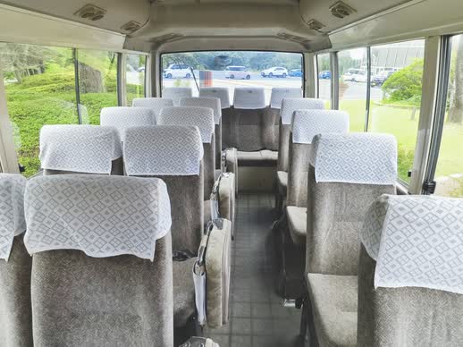 バス車内の様子（定員20名）