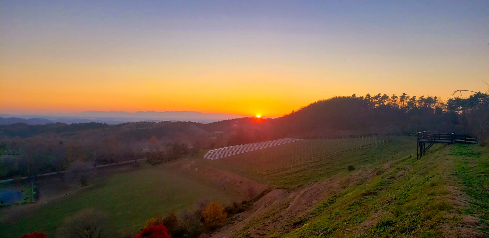 美しい 夕日が見れる「輝きの丘」牧場 Ark館ヶ森