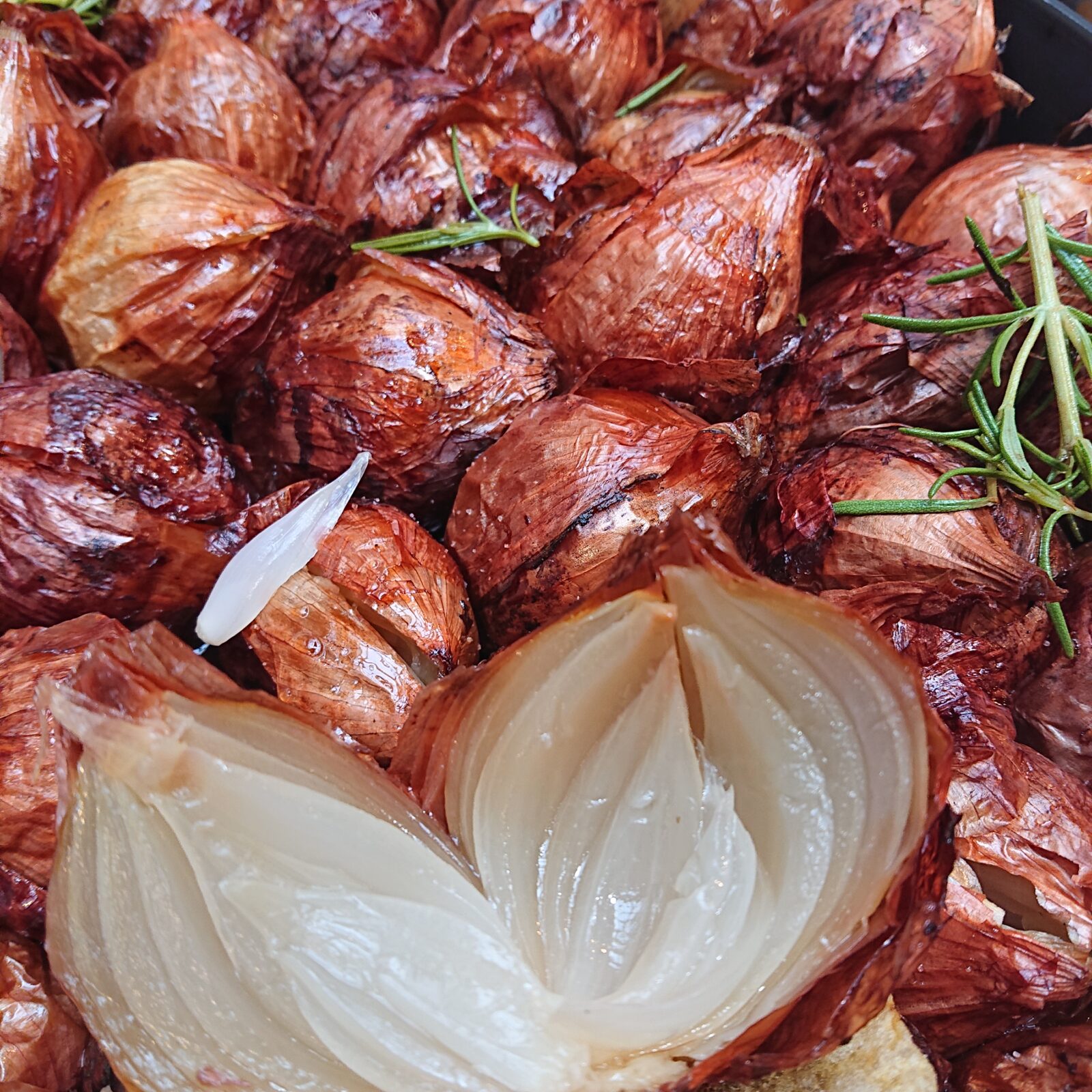 大人気！小玉ねぎのローストが始まりました。