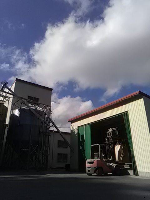 稲刈りの季節に届く飼料米