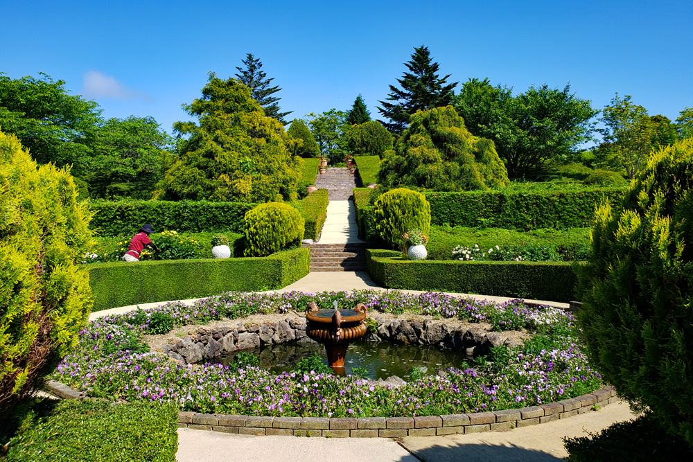 天空のイングリッシュガーデン(英国式庭園) 美しい ポールスヒマラヤン
